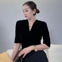 法式复古V领时尚丝绒洋气长袖T恤女装秋季2025新款收腰打底衫上衣