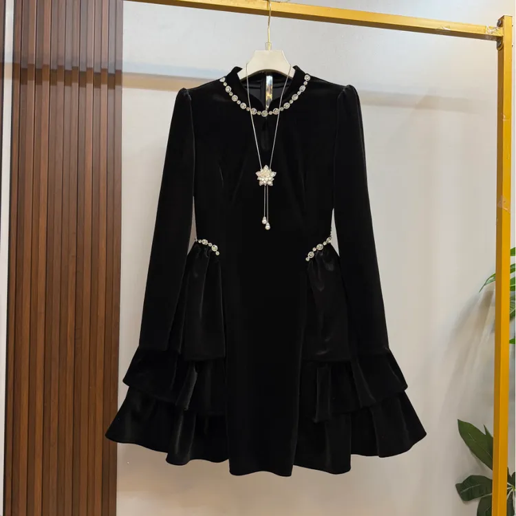 秋冬大码新款时尚气质多层荷叶边设计轻奢优雅丝绒显瘦连衣裙