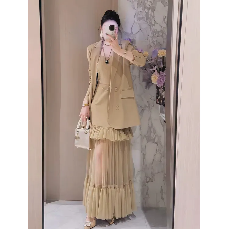 又a又飒套装酷飒拽姐高级感西装外套吊带裙盐系轻熟两件套早秋季
