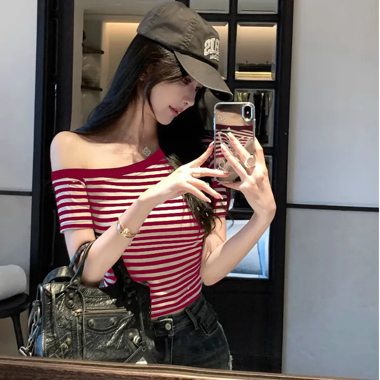 设计感露肩条纹短袖t恤女夏季2025新款修身显瘦别致独特辣妹上衣