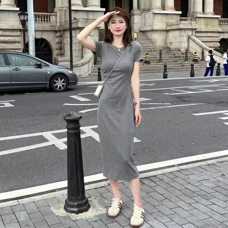 2025夏季新款韩版休闲感圆领修身长款短袖连衣裙女设计感小众显瘦