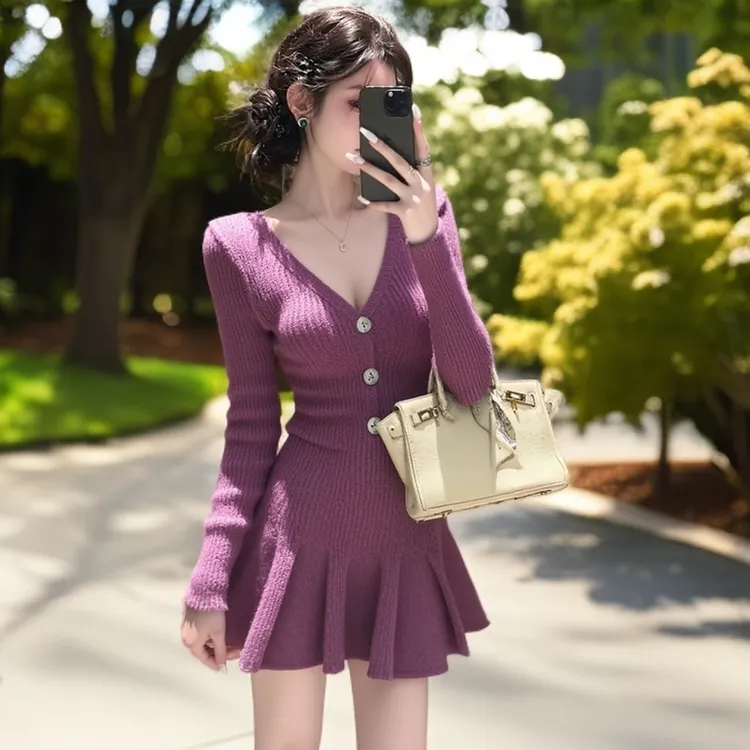 初秋温柔富家千金穿搭轻奢高级感巨好看精致小个子紫色针织连衣裙