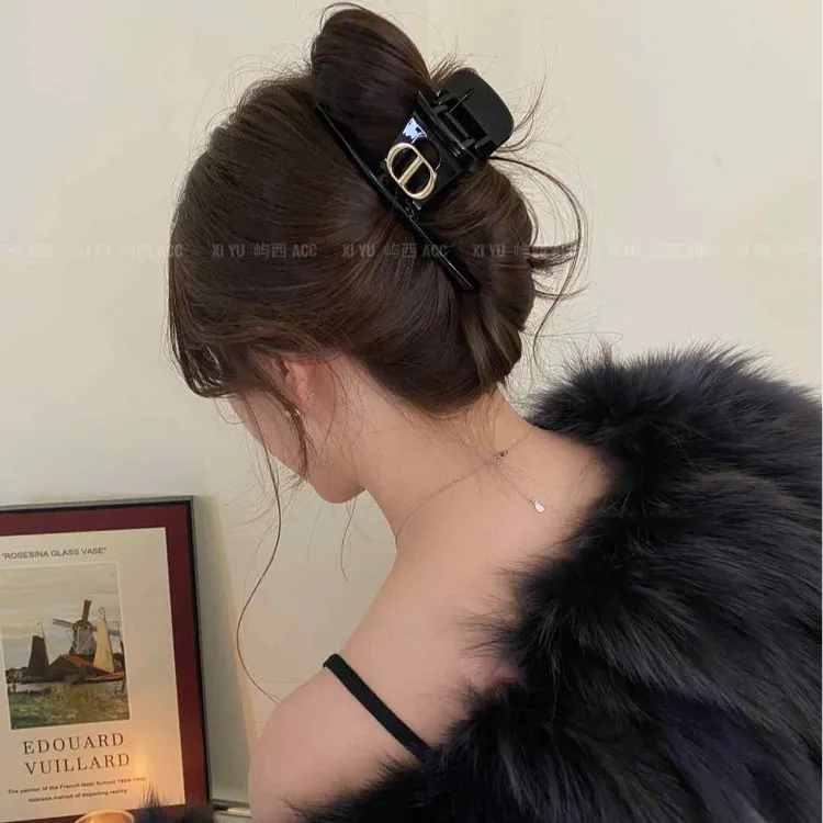 韩国轻奢金标字母抓夹女大号高级感鲨鱼夹复古百搭后脑勺秋冬发夹商品图