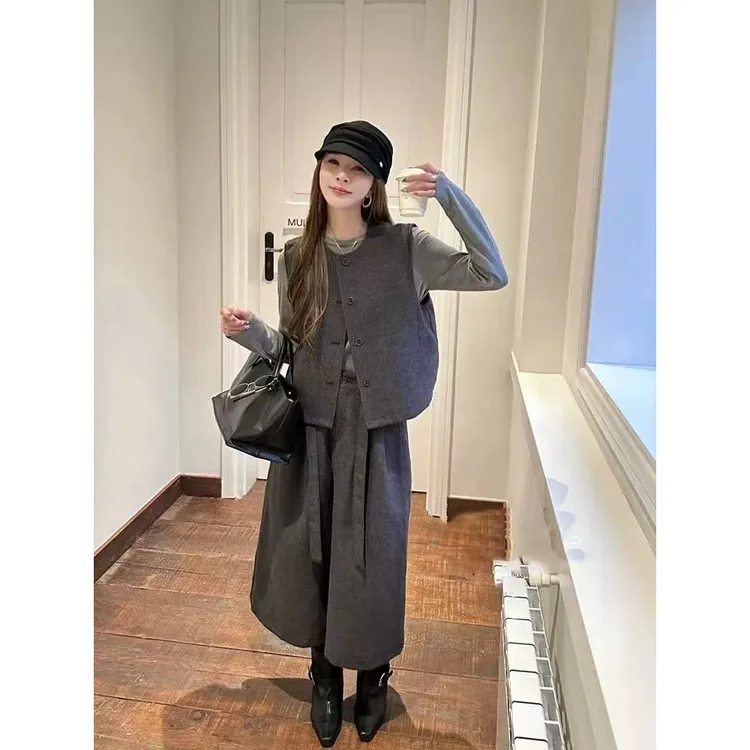 M168836-圆领单排扣无袖马甲长袖打底衫阔腿裤套装2025新款三件套
