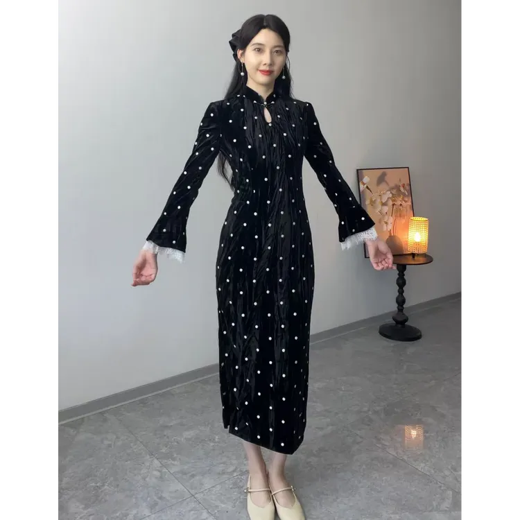 江南春【花月】秋款新中式文艺少女高端丝绒刺绣日常旗袍奢华气质