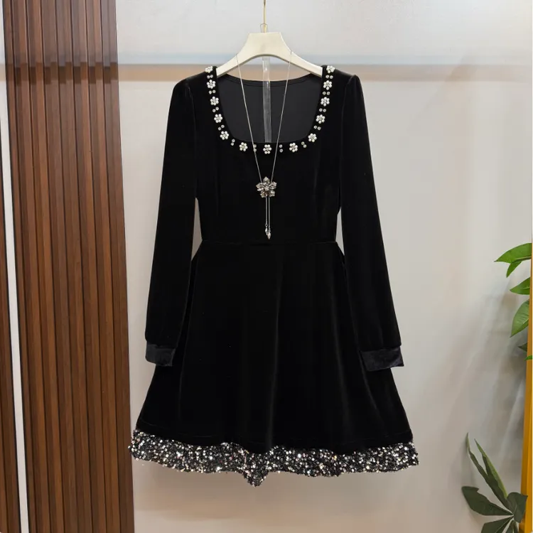 新款大码女装时尚洋气复古宫廷风重工钉珠丝绒显瘦连衣裙