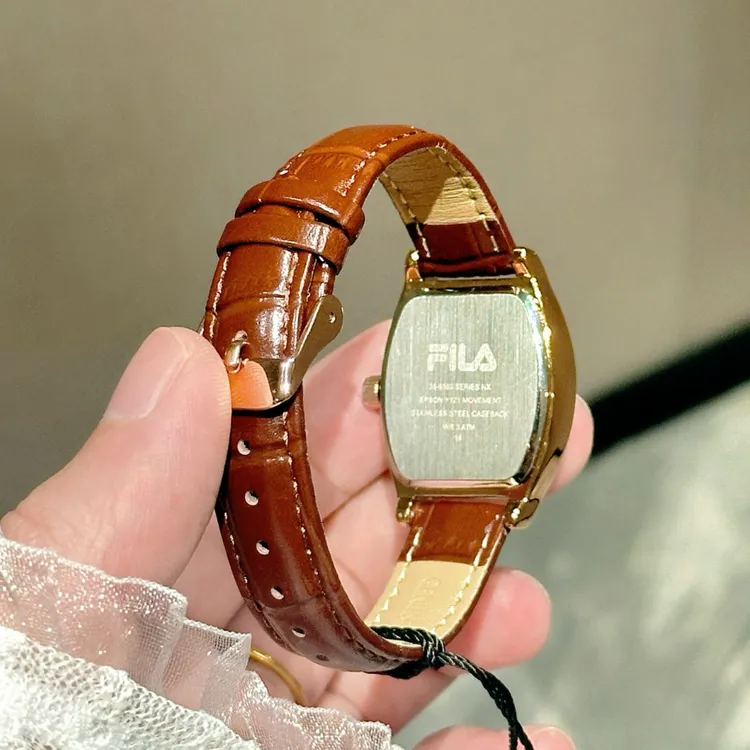 FILA斐乐手表酒桶形表盘复古优雅罗马数字真皮气质女士防水石英表