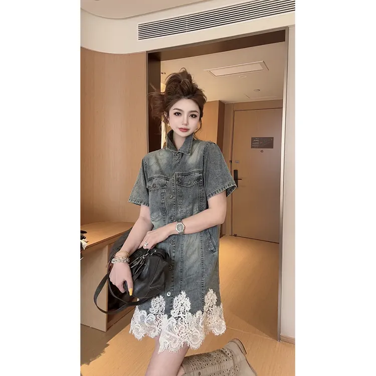 欧货新款复古牛仔拼接蕾丝宽松遮肉设计款连衣裙