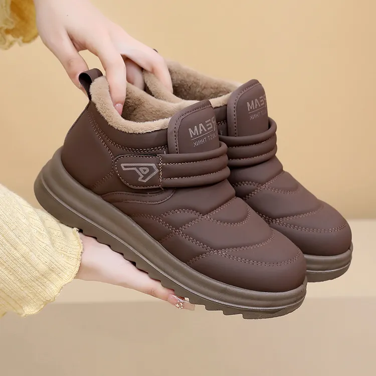 冬季新款棉鞋女防滑保暖高帮雪地靴平底防滑健步鞋皮面防水棉靴女
