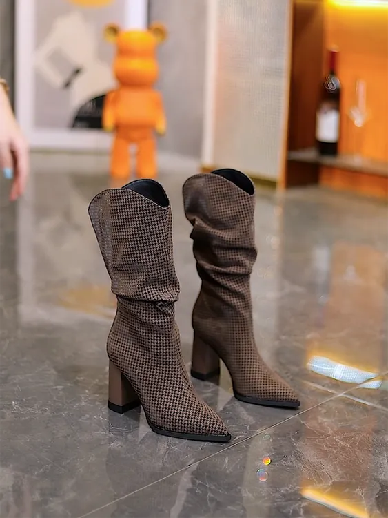 黑色粗跟中筒堆堆靴2025秋季新款尖头高跟短靴网红气质百搭长筒靴