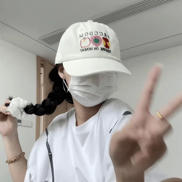 小清新韩系显脸小可爱苹果刺绣鸭舌帽女出游春秋遮阳棒球帽潮ins
