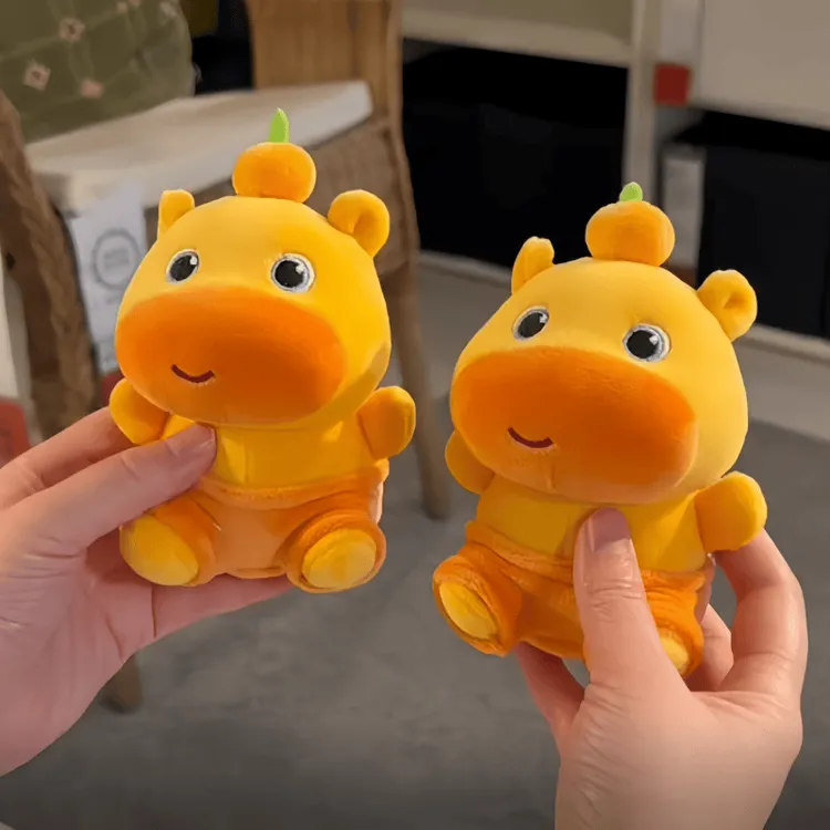 小水豚玩偶挂件包毛绒公仔挂饰钥匙扣装饰公仔送朋友送闺蜜礼物TL