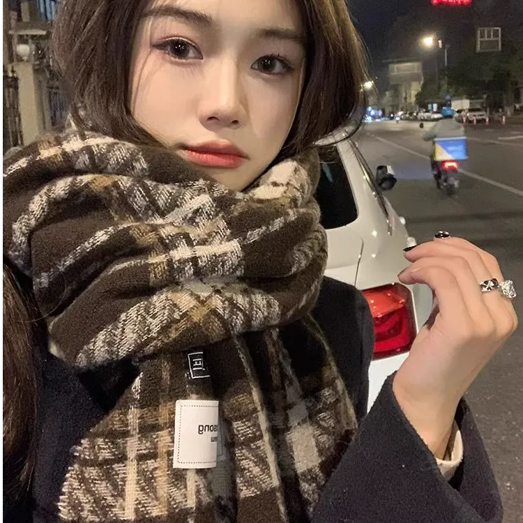 围巾女冬季2025新款加厚保暖复古百搭高级感披肩拼接格子学生围脖