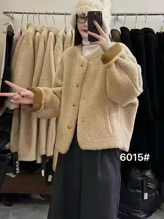 撞色毛毛外套女2025冬新款韩版宽松圆领仿皮毛一体上衣