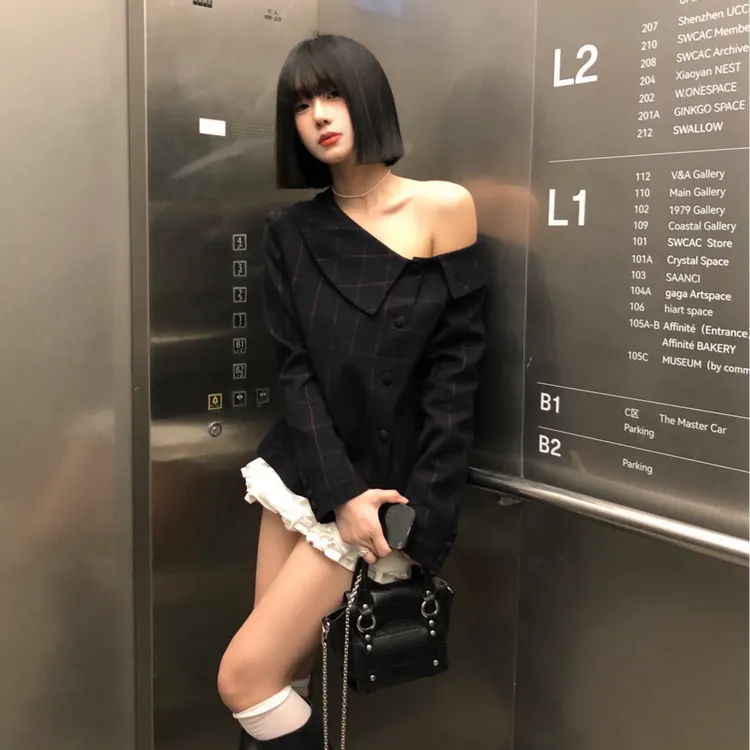 韩系chic别致长袖上衣设计感小众黑色格纹斜肩翻领衬衫女秋季新款