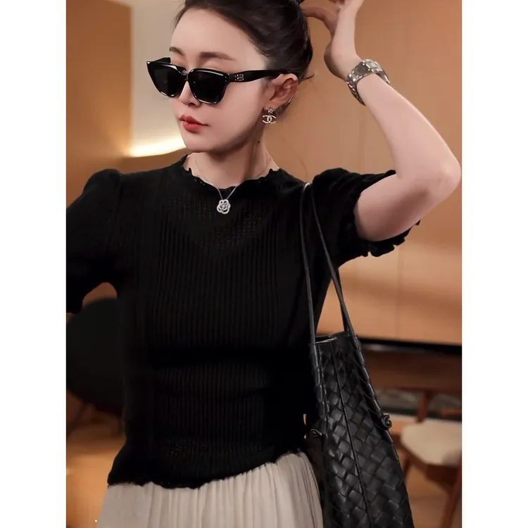叁一 黑色冰丝短袖女夏季新款圆领镂空显瘦上衣设计感针织打底衫