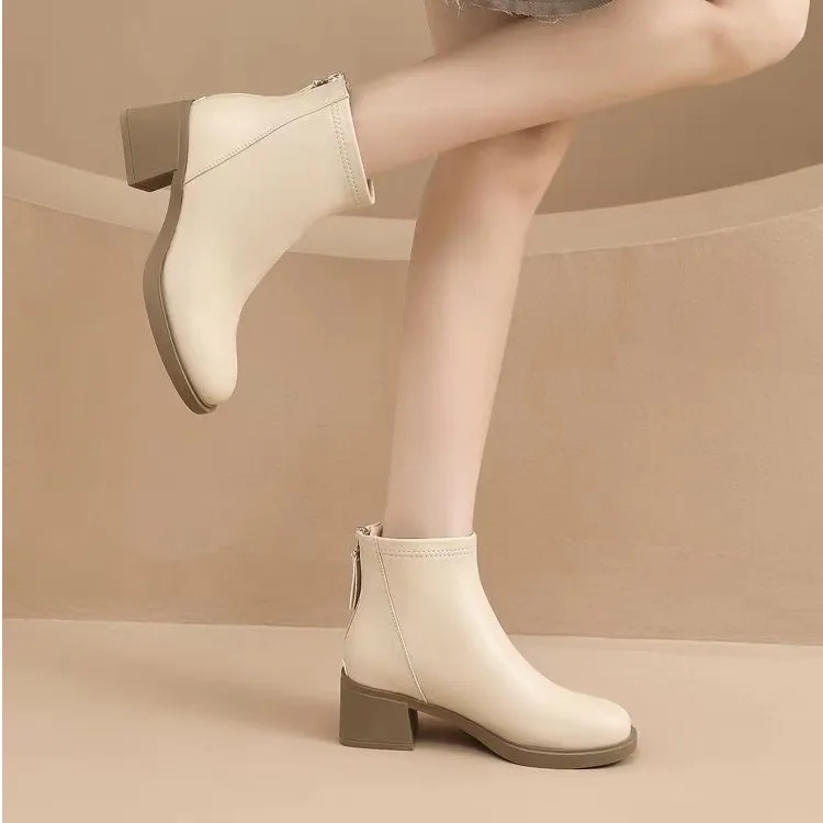 2024秋冬新款中跟加绒小短靴女鞋爆款法式白色软皮软底粗跟马丁靴