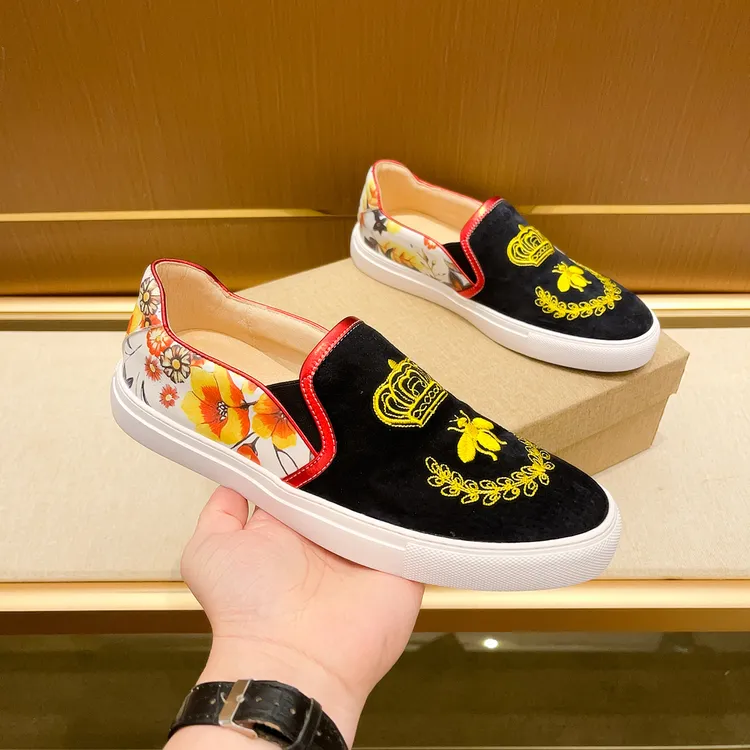 2025轻奢小蜜蜂一脚蹬乐福鞋夏季男士潮流刺绣百搭透气个性懒人鞋