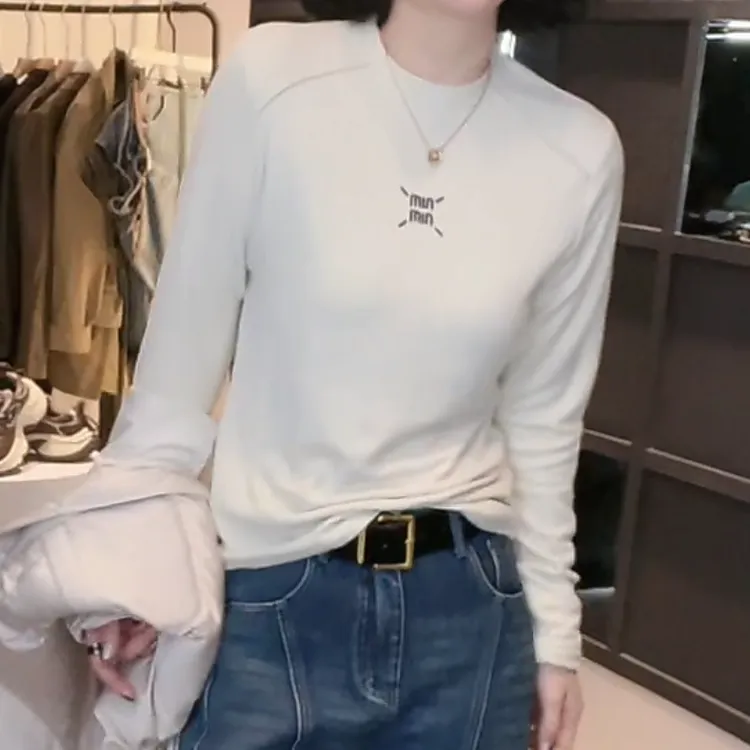 小众设计感洋气刺绣字母长袖T恤女冬季新款时尚宽松圆领打底上衣