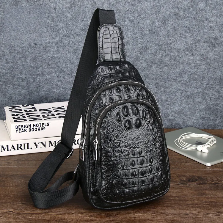 鳄鱼纹头层牛皮胸包男士新款款个性真皮斜挎包潮流户外背包单肩包