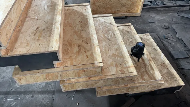 别墅自建房楼梯叠加楼梯