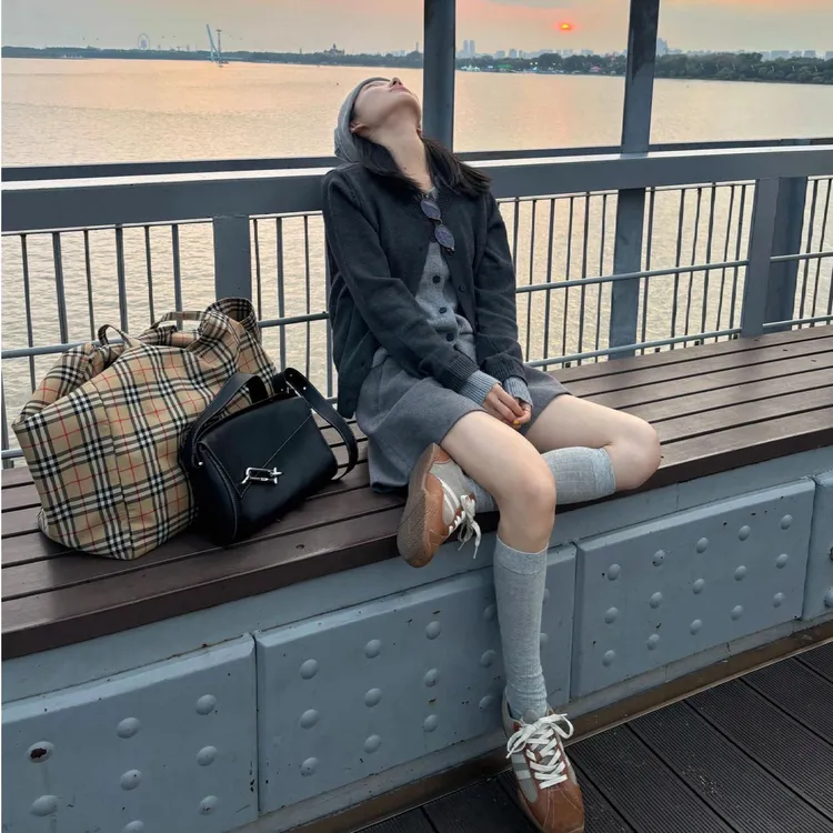 女装秋冬时尚小个子简约韩版气质假两件设计感上衣百搭小众休闲裤