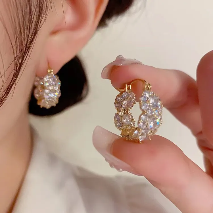 铜合金合成锆石耳饰 轻奢高级感气质锆石精致时尚百搭耳饰663