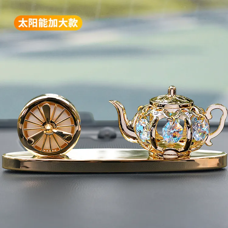 汽车摆件2025新款中控台车内饰品高档车载水晶壶高级感女神款轻奢