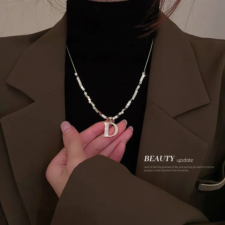钛钢项链 法式轻奢锆石字母D方块项链小众百搭毛衣链秋冬时尚358