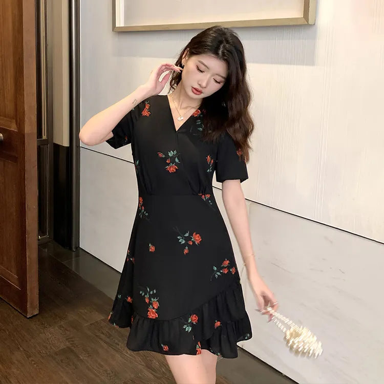 法式荷叶边V领碎花连衣裙女温柔风法式碎花裙收腰显瘦遮肚子短裙
