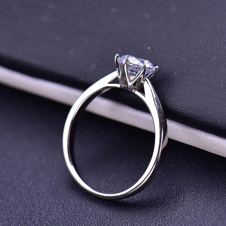 925银莫桑石戒指 周家皇冠六爪时尚女士925镶嵌莫桑戒指50分到3ct