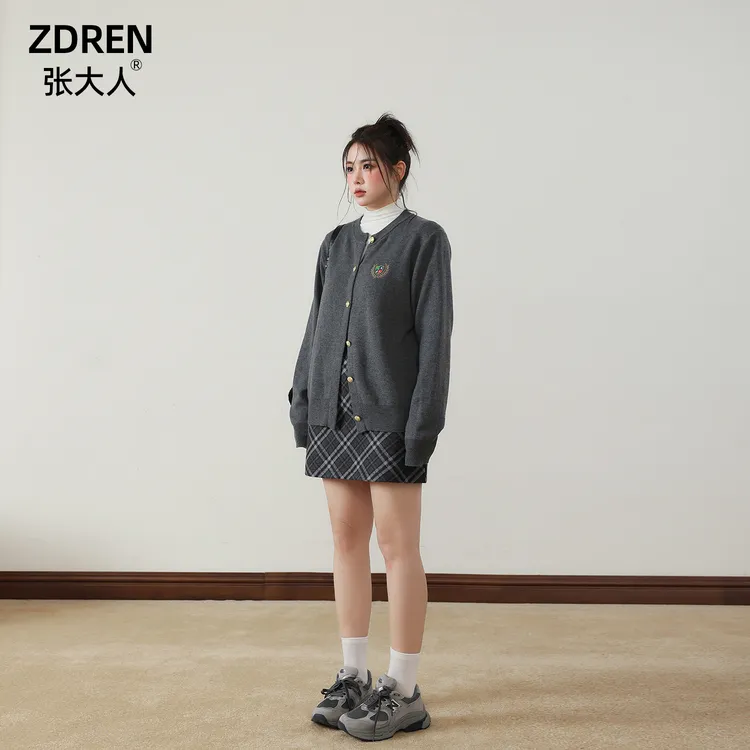 张大人【陨石拿铁】气质学院风格纹洋气休闲短款两件套百褶时尚套装