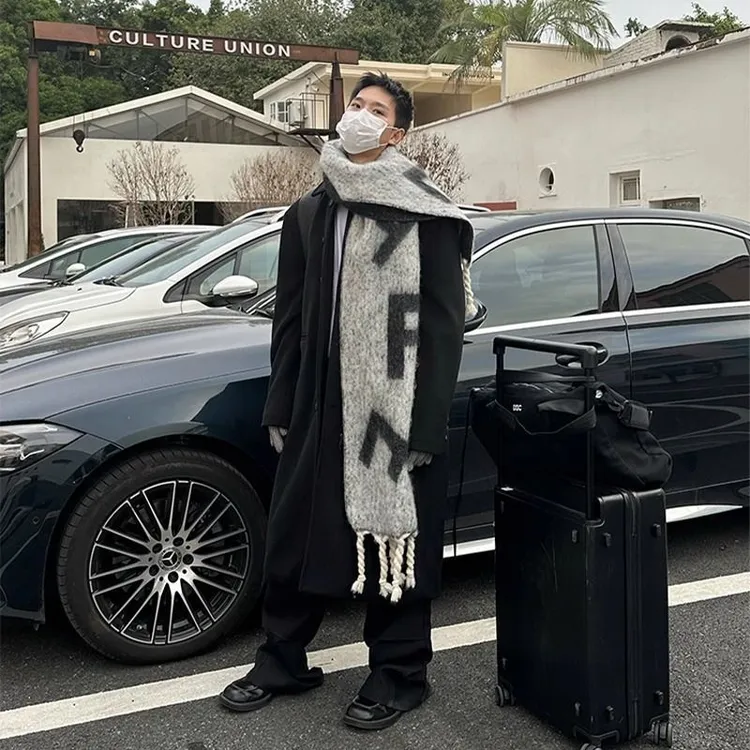 围巾男冬季2024新款氛围感复古长款字母披肩保暖情侣围脖潮F字母