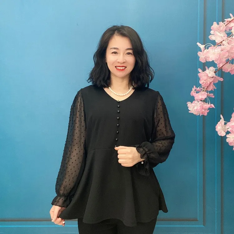 20541多纽扣女装小衫时尚百搭气质显瘦大码女装拼接纱袖小衫