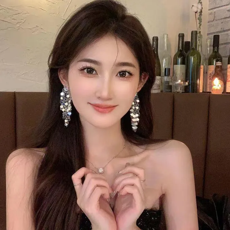 合金耳饰 高级感金属亮片流苏耳环女轻奢时尚百搭2023款潮耳饰