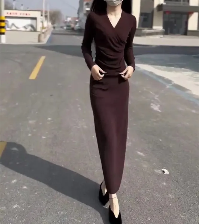 秋季纯色V领长袖修身连衣裙时尚显瘦长裙