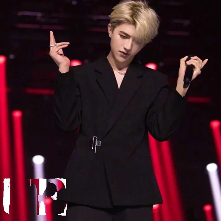 蔡徐坤欧阳娜娜明星网红同款金属锁扣西服套装演唱会潮流西服外套