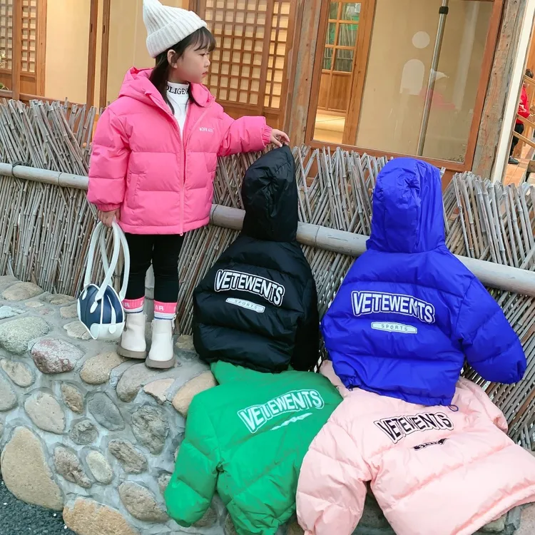 2022新款儿童超轻白鸭绒字母连帽羽绒面包服男女同款
