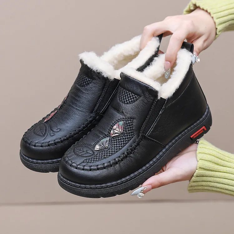 冬季新款时尚皮面雪地靴防水舒适妈妈鞋保暖耐磨棉鞋加绒加厚靴子