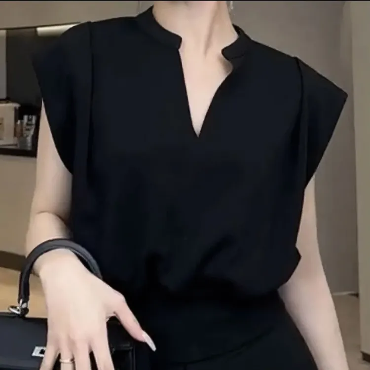 OL女神时尚无袖T恤显瘦上衣设计感+半身裙配皮带