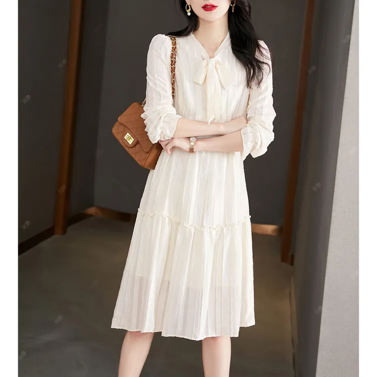 蝴蝶结系带领竖条纹A字裙2025春季新款木耳边拼接连衣裙女