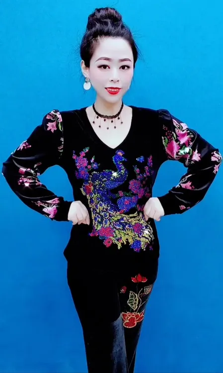 时尚烫钻983K大码中老年钻石绒显瘦秋季打底衫妈妈装百搭洋气