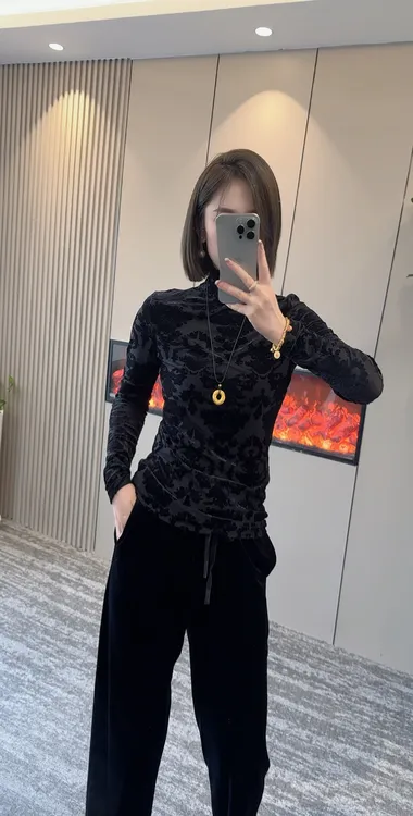 【菲凡】1686欧货2024秋冬新款时尚植绒花修身上衣显瘦打底