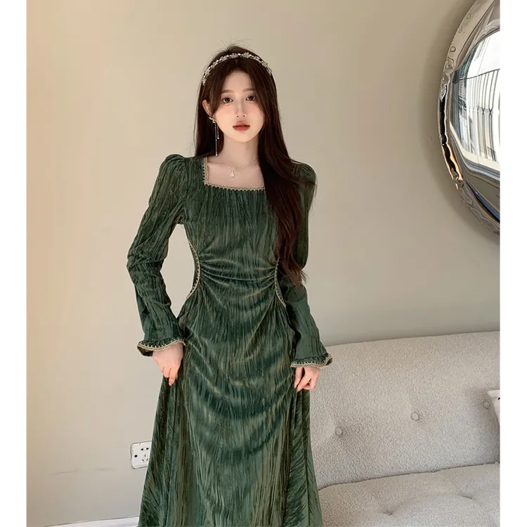 大码女装胖MM秋冬复古墨绿压褶高级感丝绒垂坠收腰显瘦洋气连衣裙