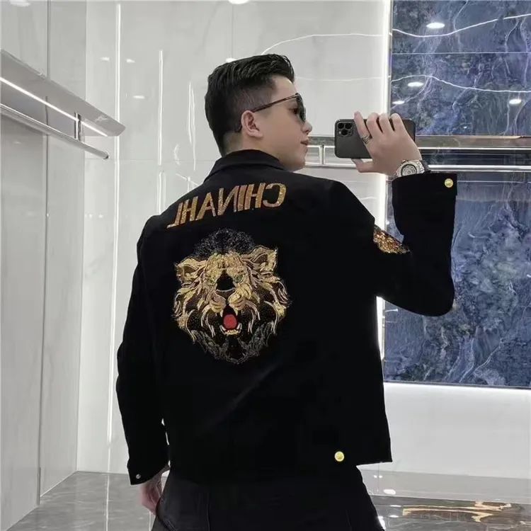 阿凯严选  欧洲站高档时尚个性潮流帅气百搭秋季修身刺绣纽扣外套