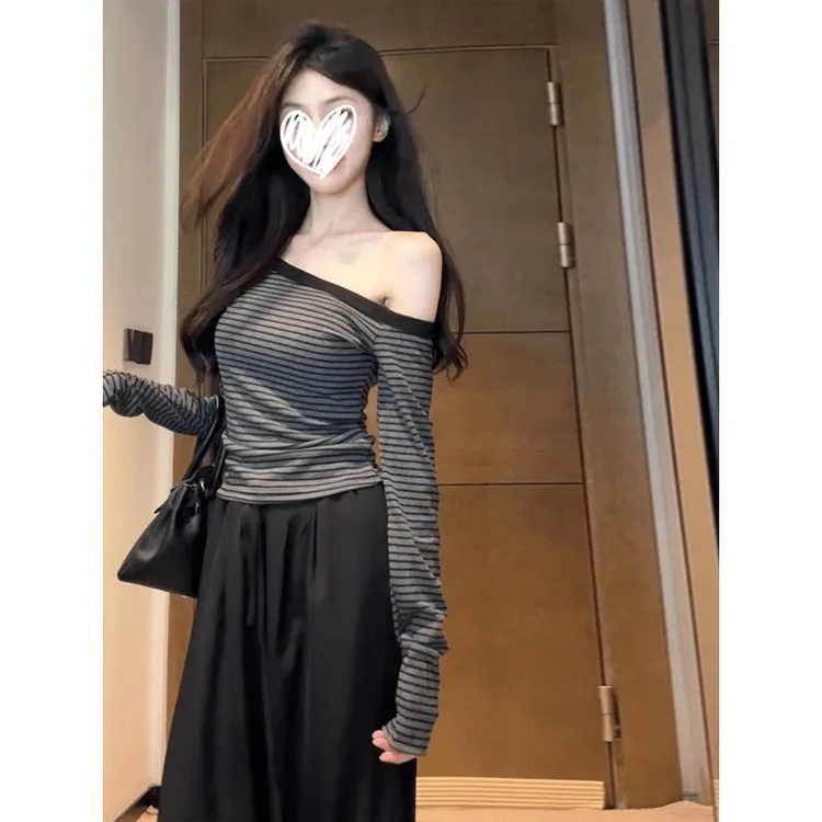 斜领条纹印花露肩长袖T恤女秋季新款修身显瘦高极