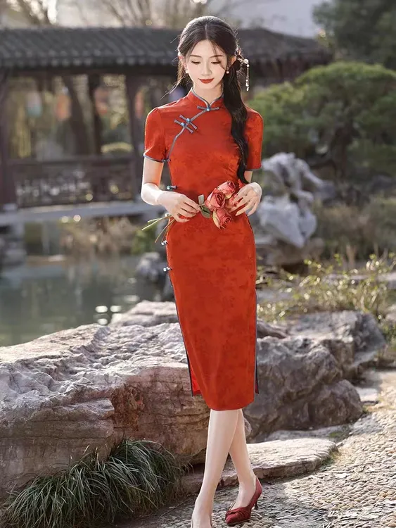 送考旗袍2024年新款夏季复古民国风年轻款素雅少女改良红色连衣裙