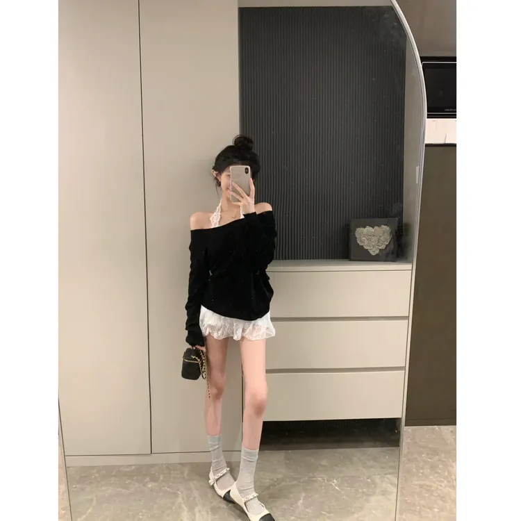 黑色氛围感独特别致漂亮蕾丝挂脖上衣宽松针织衫盐系轻熟两件套装