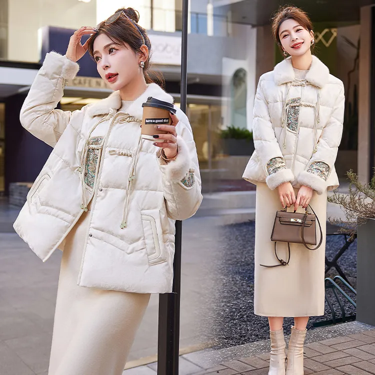 新中式国风羽绒服女冬季翻领复古盘扣刺绣高级感超好看白鸭绒外套