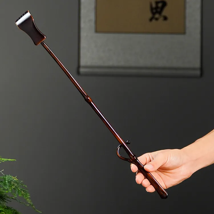 ZG012（邱峰专属）纯手工精制竹枝深色手柄痒痒挠摆件（总长49厘米）